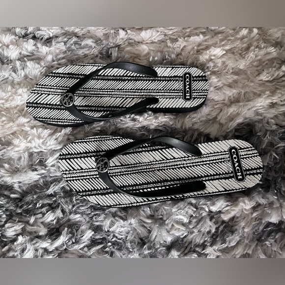 🖤Coach Flip-Flops🖤 - Picture 6 of 10